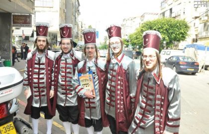 מדוע כה מדגישה החסידות את הצורך להיות שרוי בשמחה?